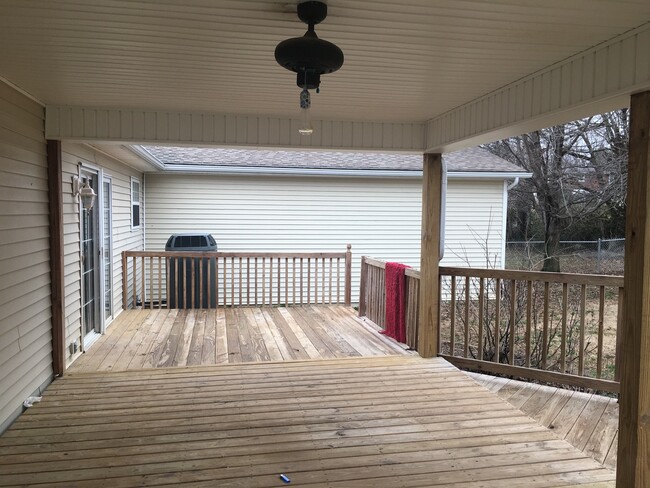 Building Photo - **NEW PRICE**   **New Paint**   **New Carpet**  Ready for YOU!!