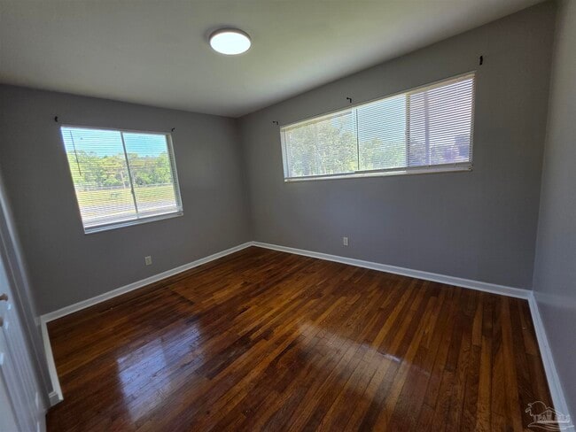 Building Photo - 612 Linden Rd
