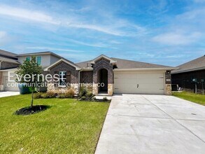 Building Photo - Modern Living with Fenced Yard and Garage Access  / 3 Bed & 2 Bath / Available Now!