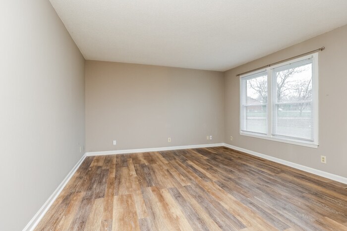 Building Photo - 490 Kellia Dr