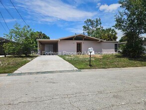 Building Photo - 1635 Newport Ct