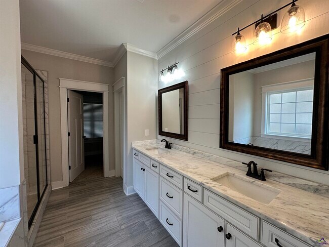 Building Photo - 116 Perth Ct