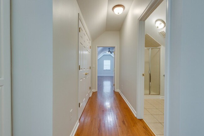 Building Photo - Luxury, Location, and Lifestyle on Rolling...