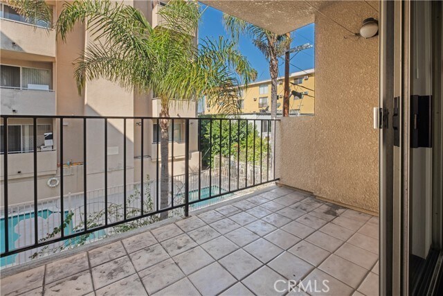 Building Photo - 433 S Manhattan Pl