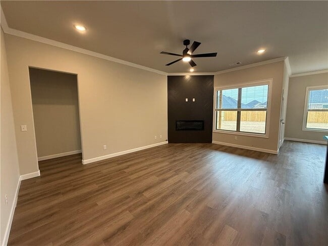 Building Photo - 1900 Farmer St