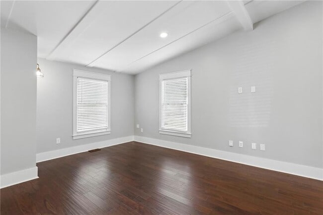 Building Photo - 3258 Highland Dr SE