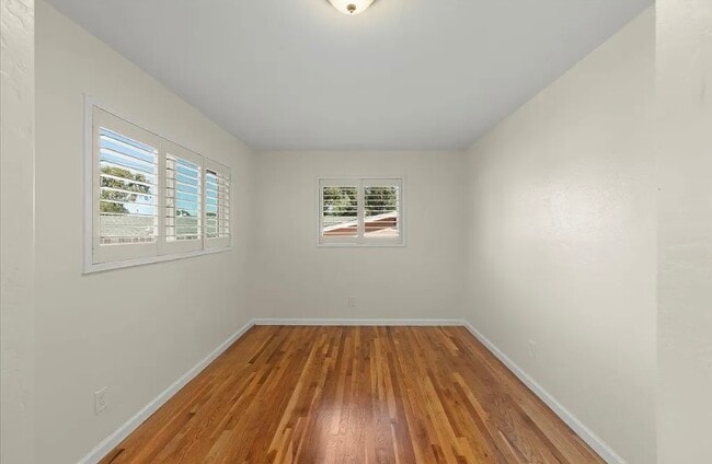 Building Photo - For rent