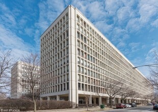 Building Photo - 1450 E 55th St