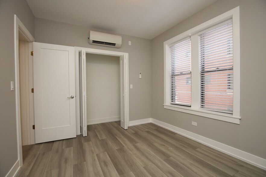 Building Photo - 3934 N Janssen Ave