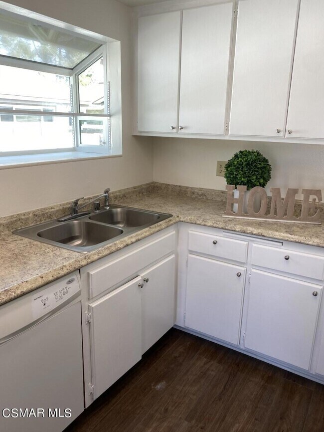 Building Photo - 224 Gazania Ct