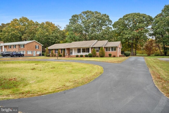 Building Photo - 21692 Potomac View Dr