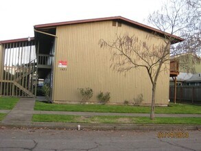 Building Photo - (WLO) 2 Bed/1 Bath Near Campus