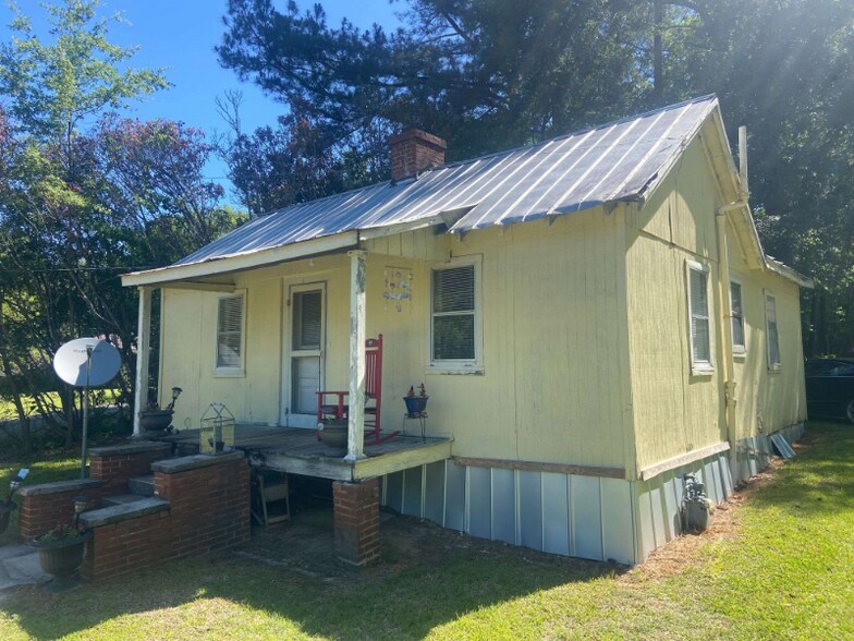 Building Photo - 149 Aikens St