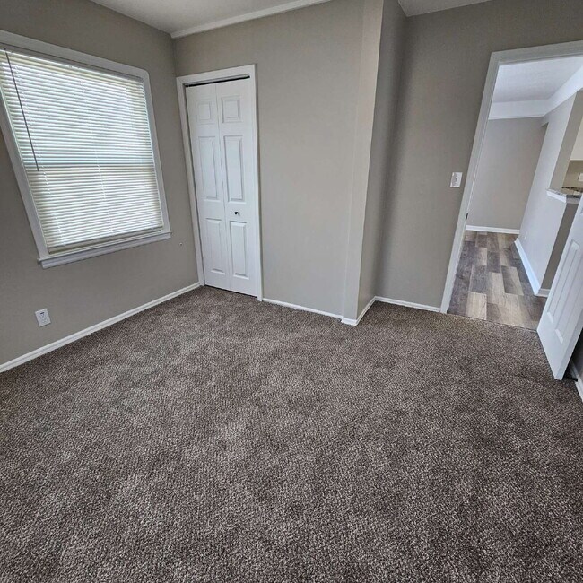 Building Photo - 3 Bedroom Ranch Completely Renovated - New Flooring, Doors and Fixtures, New Bathroom, New Kitche...