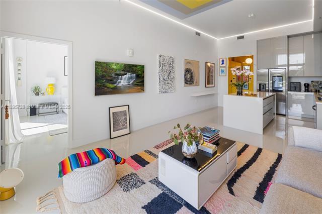 Building Photo - The Meridian Condo