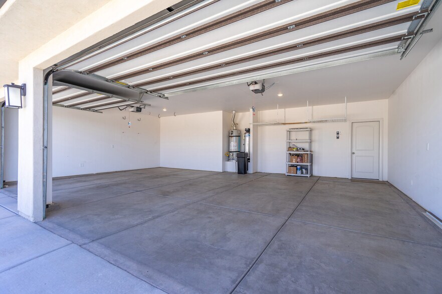 Building Photo - 3158 E Fuchsia Dr