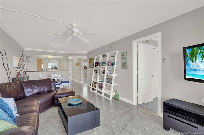 Building Photo - 9490 S Ocean Dr