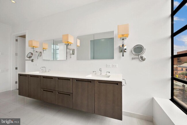 Building Photo - 1055 Wisconsin Ave NW