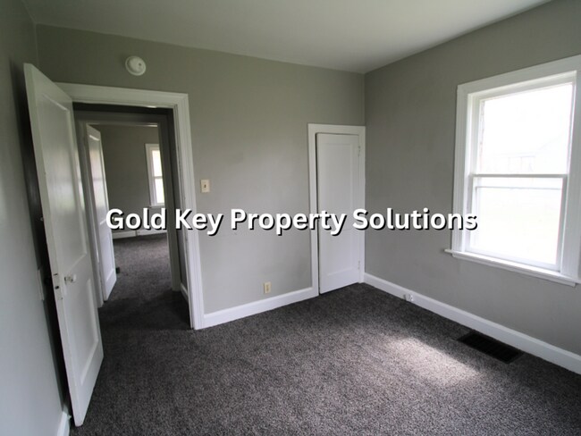 Building Photo - 2 BR 1 BA House with 2 Covered Porches and Huge Garage (NO SECTION 8)