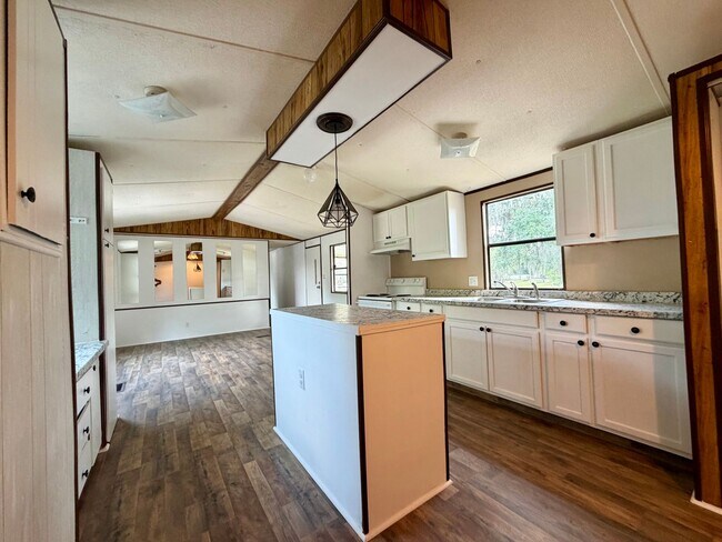 Building Photo - 3 bedroom/ 2 bath in Lakeland