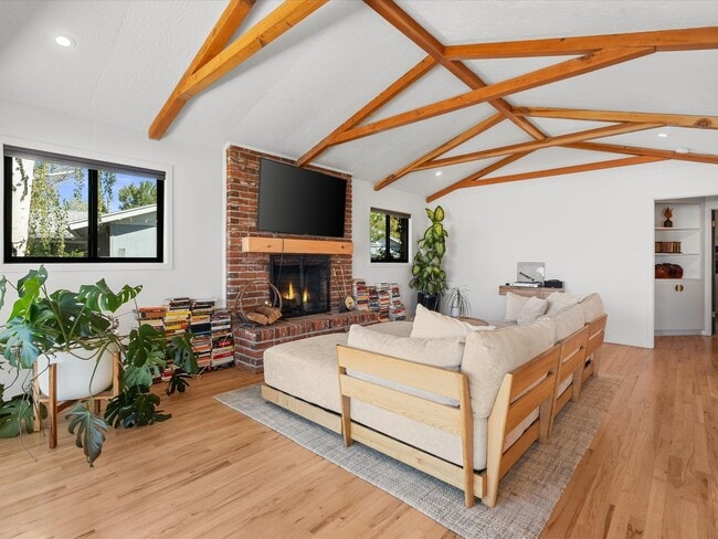 Building Photo - Dream Home