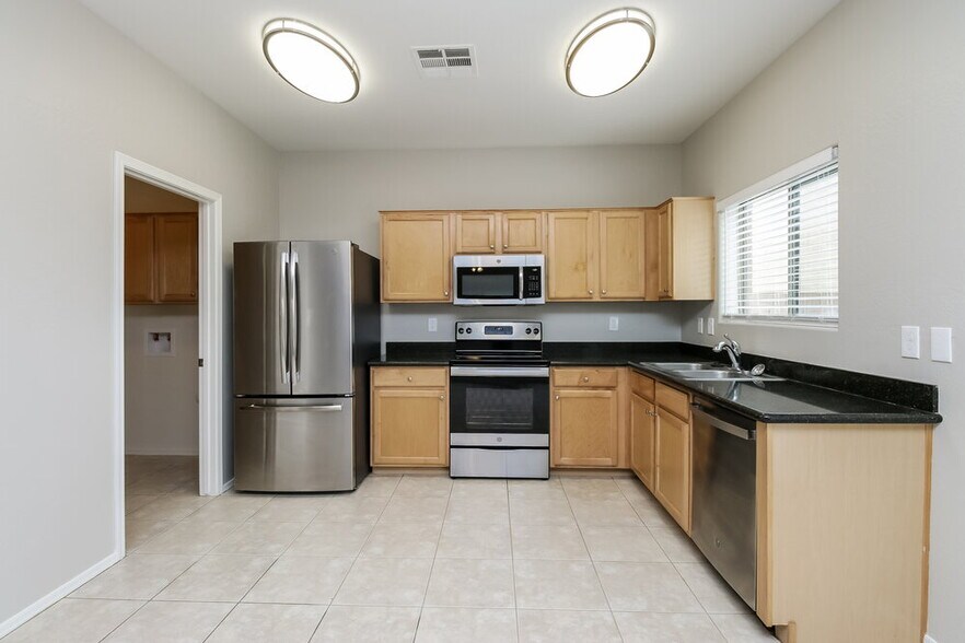 Building Photo - 153 E Dry Creek Rd