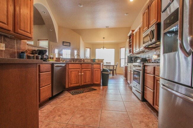 Building Photo - Plenty of space with this 4 Bedroom, 2 Bat...