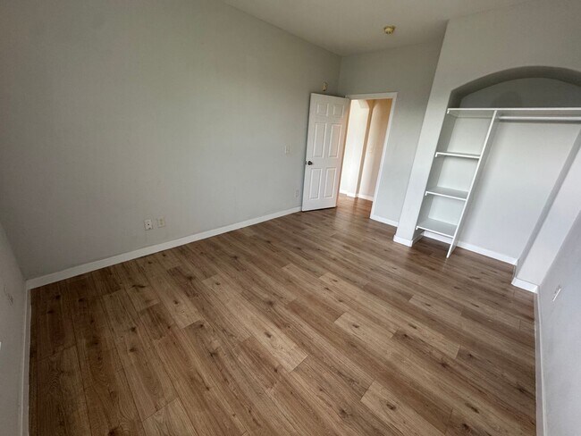 Building Photo - Spacious Condo in the Heart of Aurora