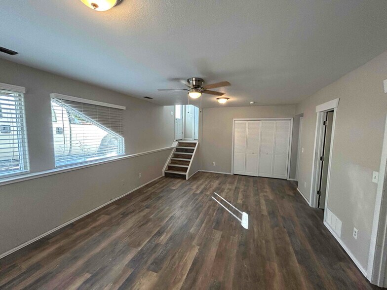 Building Photo - 913 E Uintah St