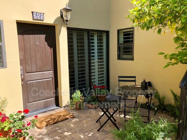 Building Photo - 233 Villorrio Dr E