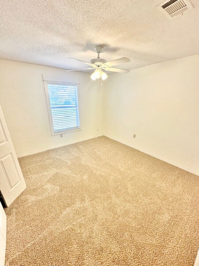 Building Photo - 1315 Forest Shore Dr