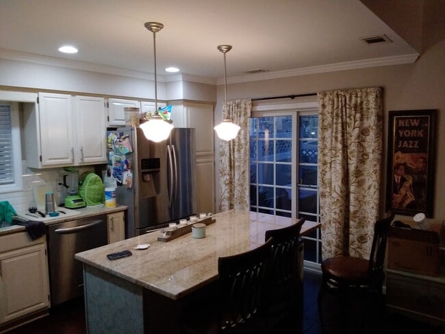 Building Photo - Beautifully upgraded Townhouse style condominium located in Hidden Meadows