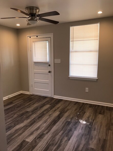 Living room - 6216 Roddie St