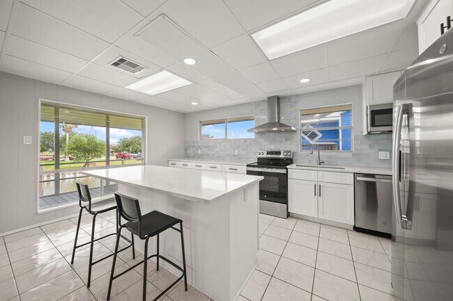 Building Photo - 1031 Star Dr