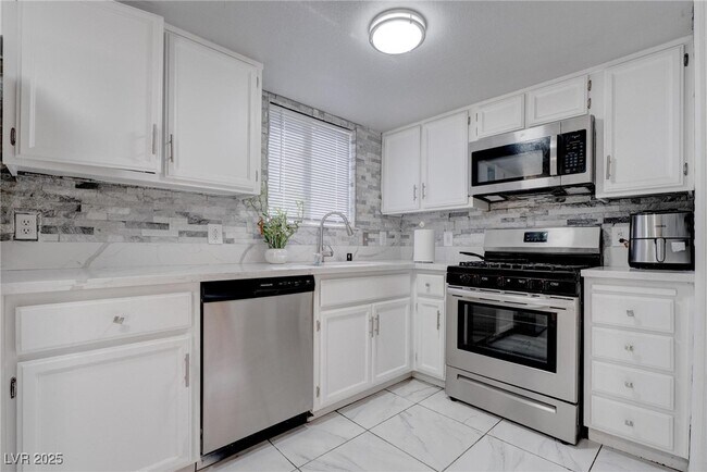 Building Photo - 6101 Crockery St