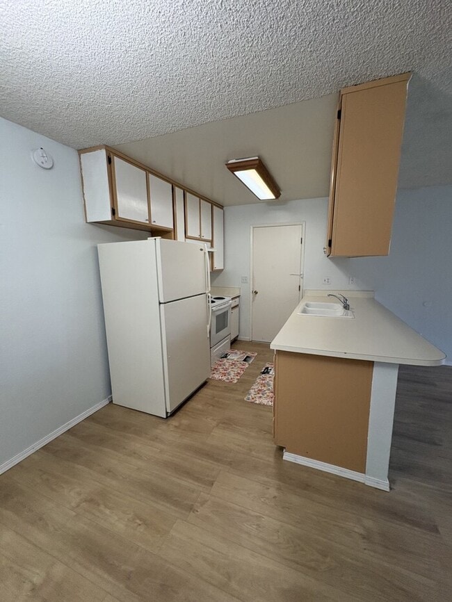 Building Photo - 6031 Rowan Way