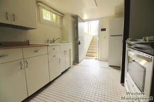 Building Photo - 608 Clark Ave