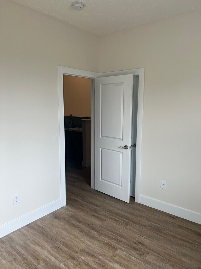 Building Photo - 708 Courtyard Ln