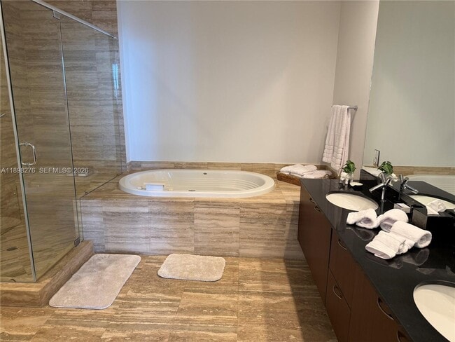 Building Photo - 15901 Collins Ave