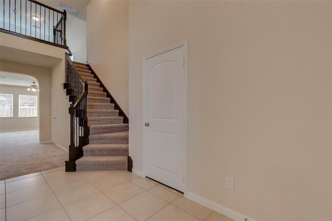 Building Photo - 26907 Skylark Blf Trl
