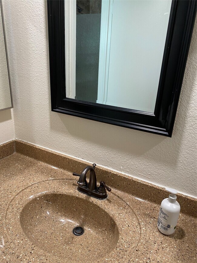 Building Photo - 10431 Town Square Rd