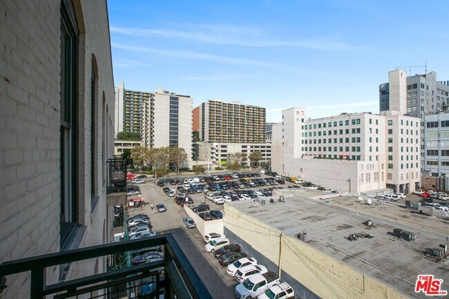 Building Photo - 253 S Broadway