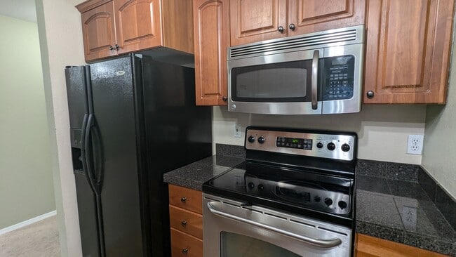 Kitchen - 15433 Country Club Dr