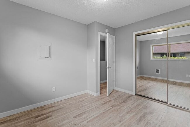 Building Photo - Spacious 2bed/1bath townhome