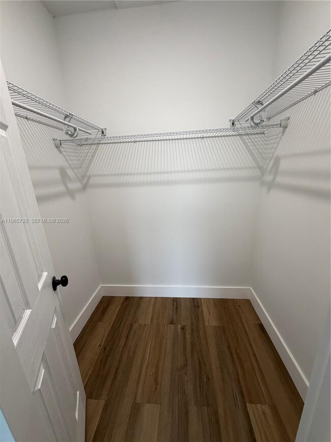 Building Photo - 9175 Fontainebleau Blvd