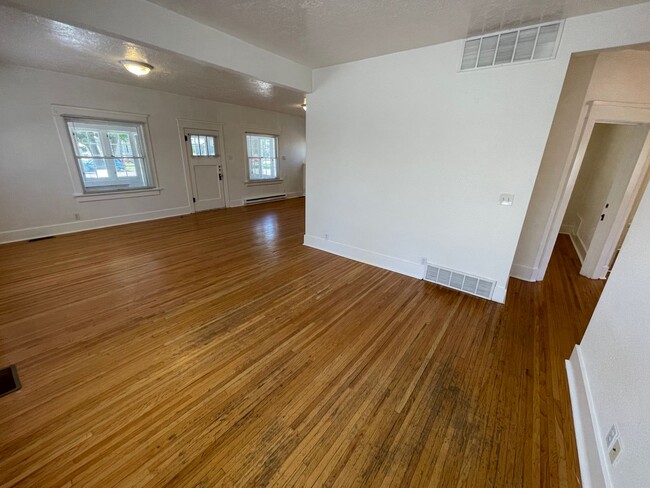 Building Photo - Available July 31st