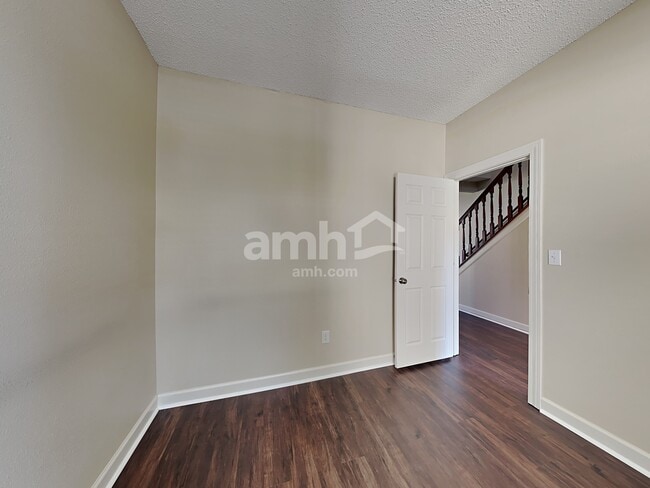 Building Photo - 9734 Lomax Dr