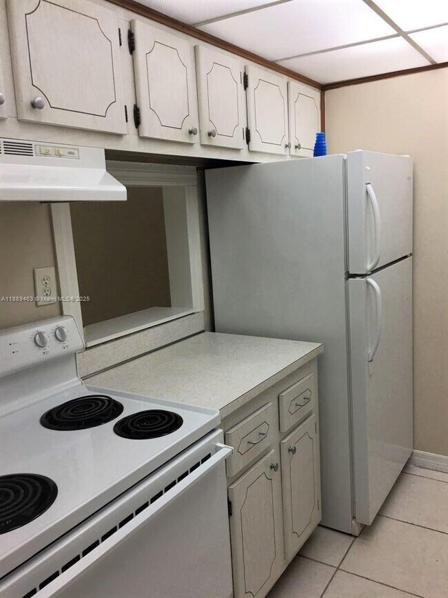 Building Photo - 14201 N Kendall Dr