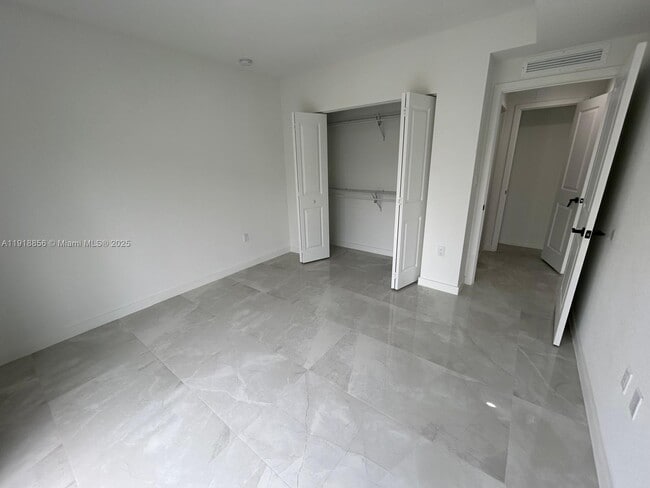 Building Photo - 14568 SW 261 St Ter