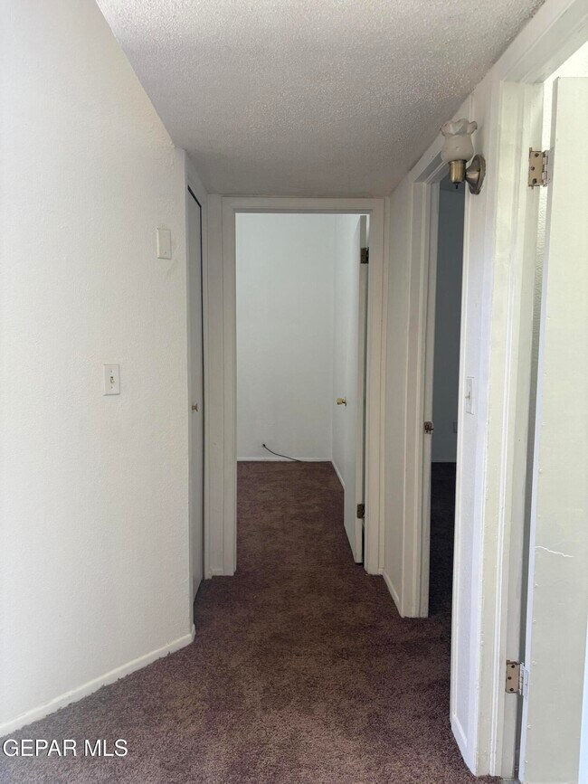 Building Photo - 10905 Highwood Way
